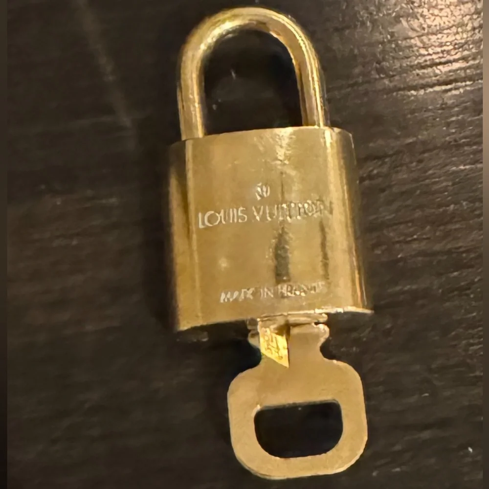 Authentic Louis Vuitton #308 Lock and Key - Picture 5 of 6